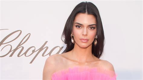 Kendall Jenner Shares Nude Photos on Instagram 